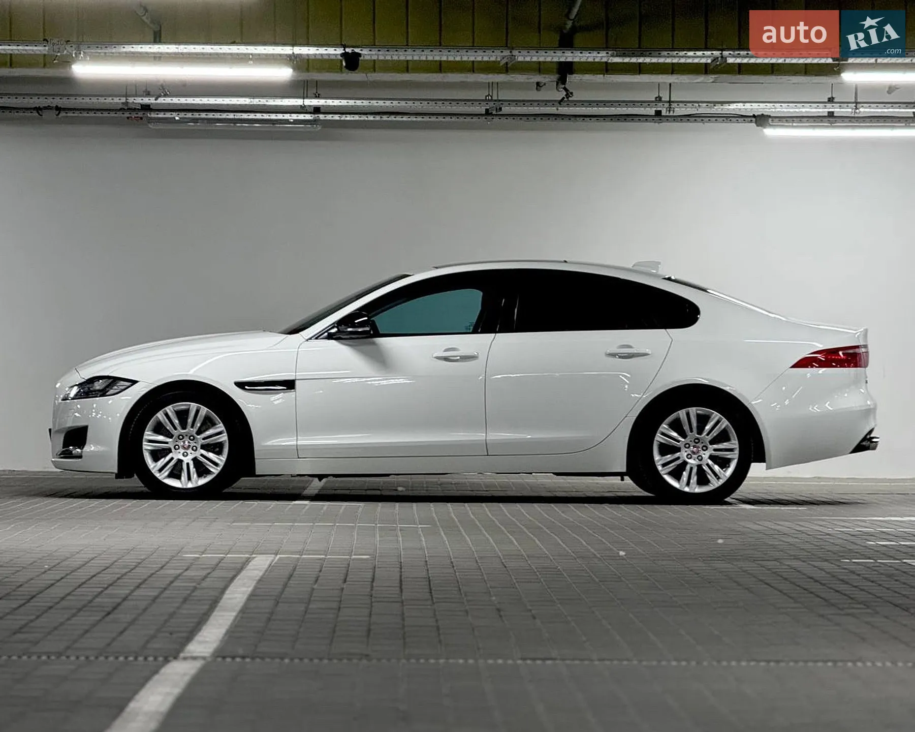 2016 Jaguar XF - мініатюра 12