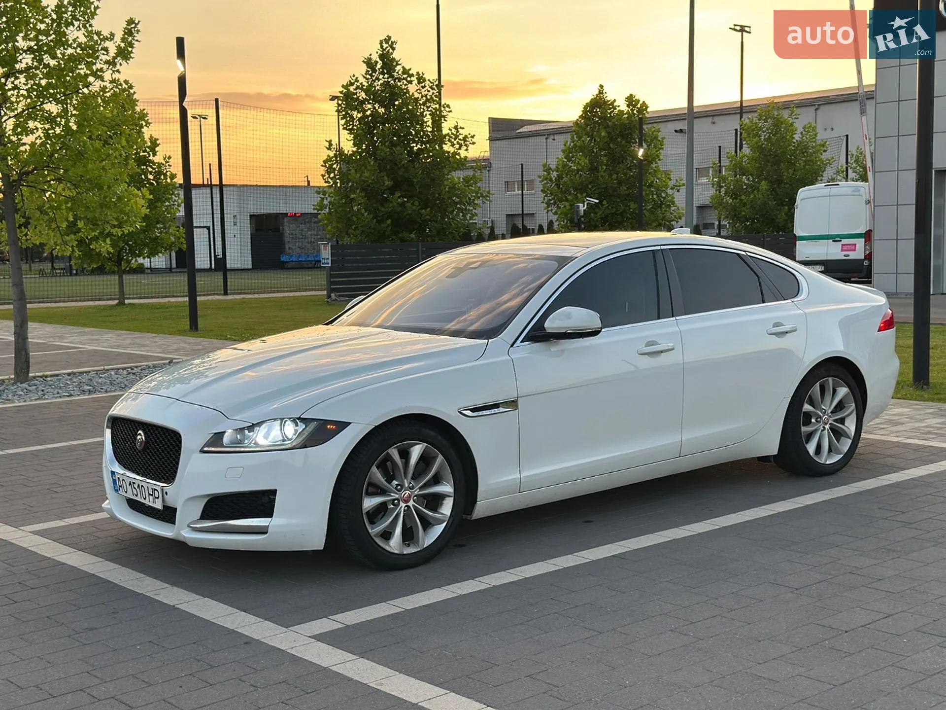 2016 Jaguar XF - мініатюра 2