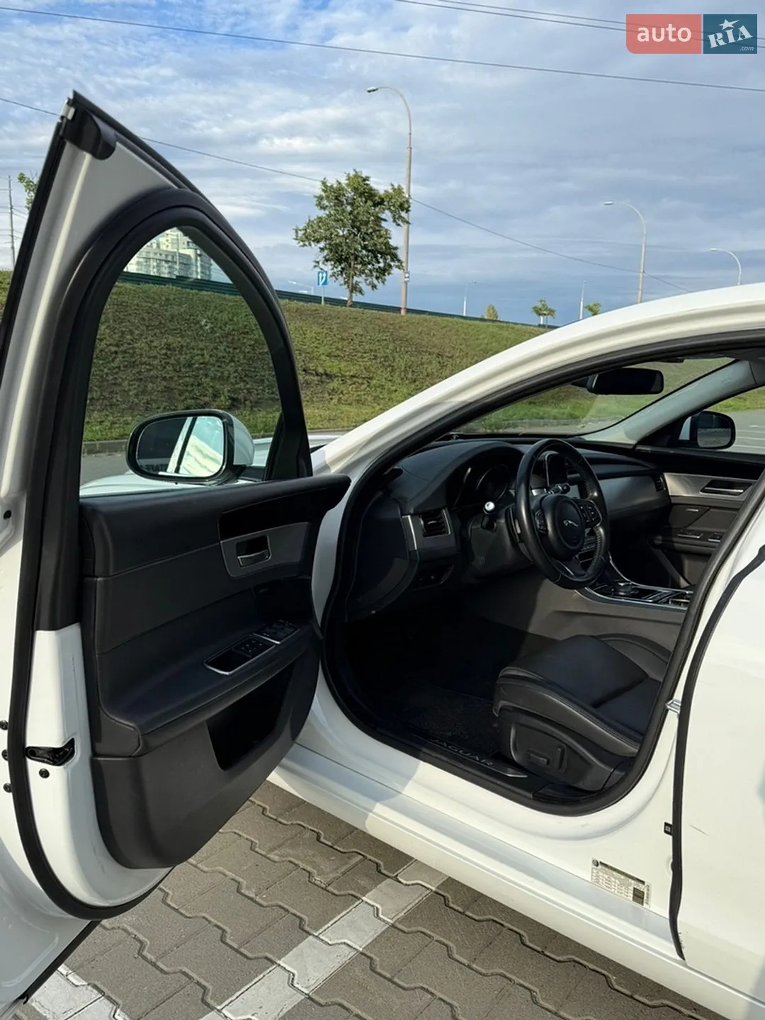 2018 Jaguar XF - мініатюра 2