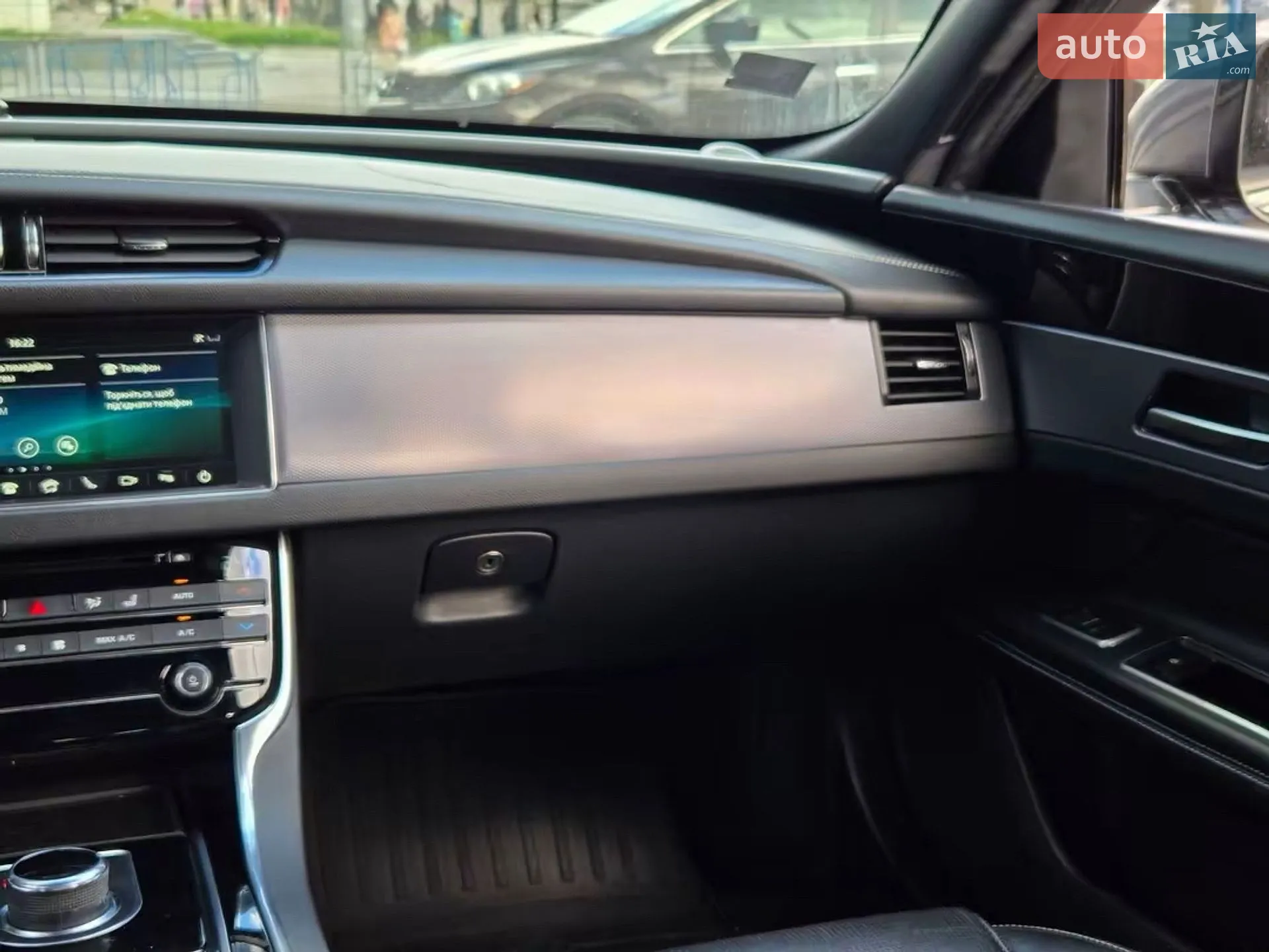 2016 Jaguar XF - мініатюра 14