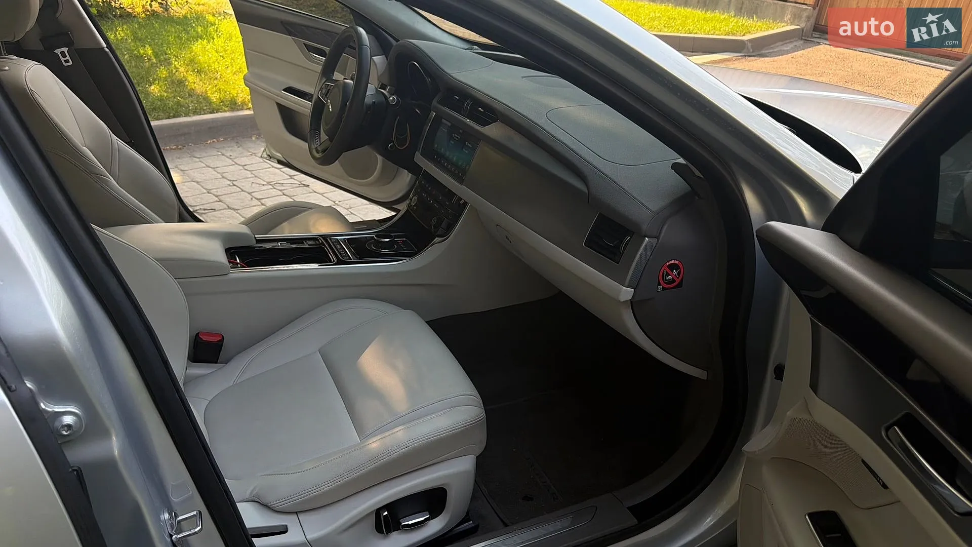 2018 Jaguar XF - мініатюра 15
