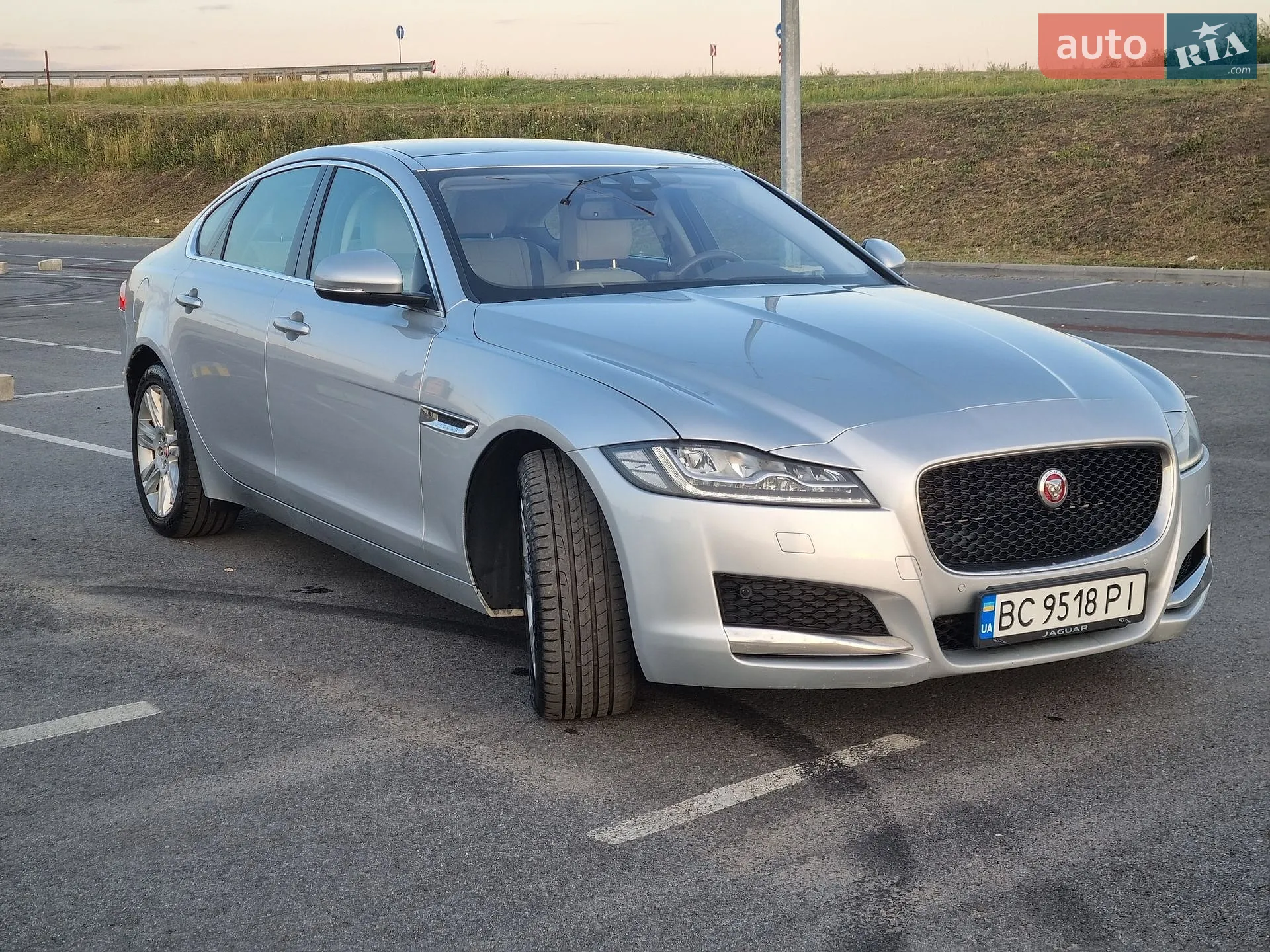 2016 Jaguar XF - мініатюра 2