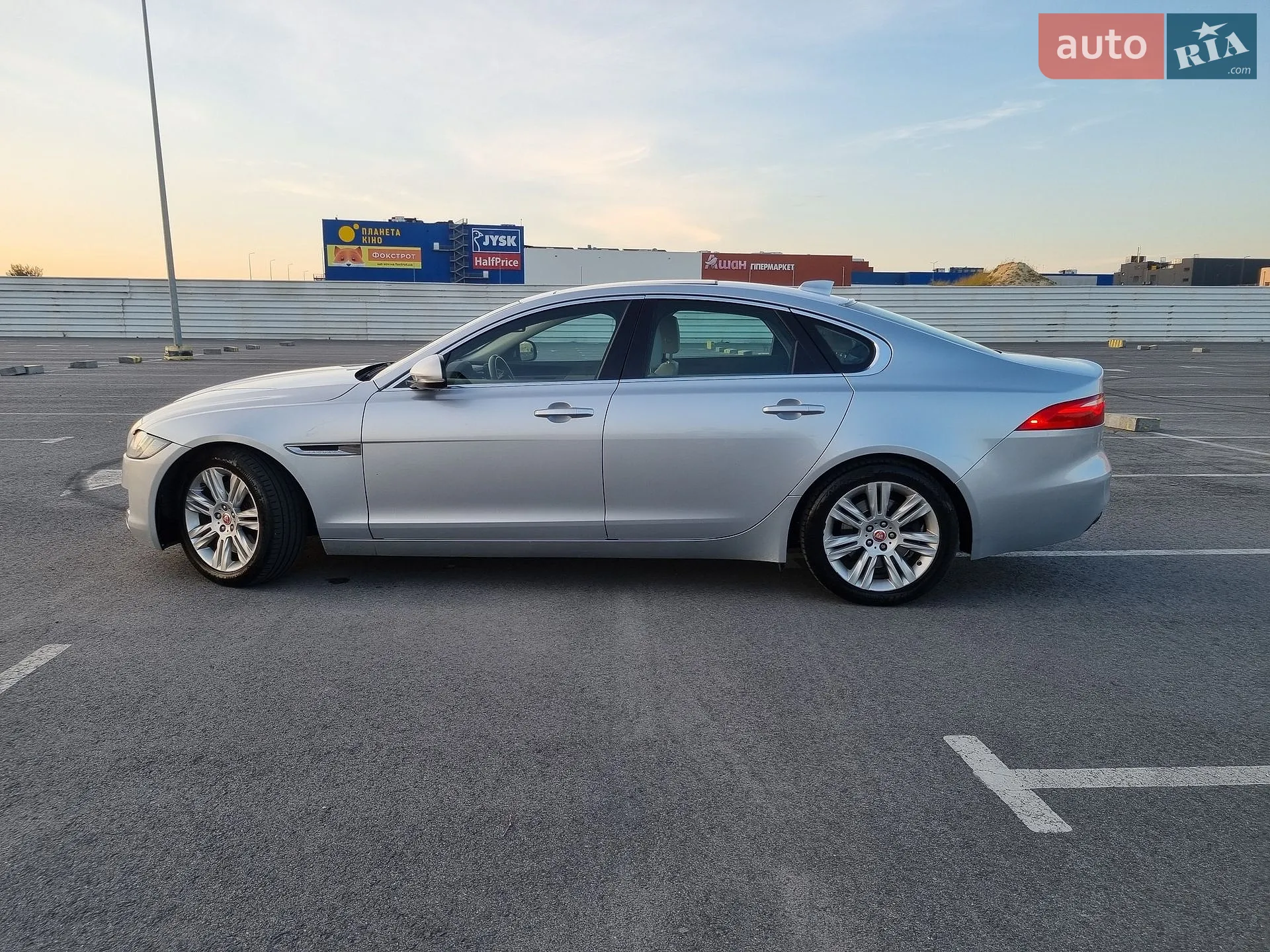 2016 Jaguar XF - мініатюра 4