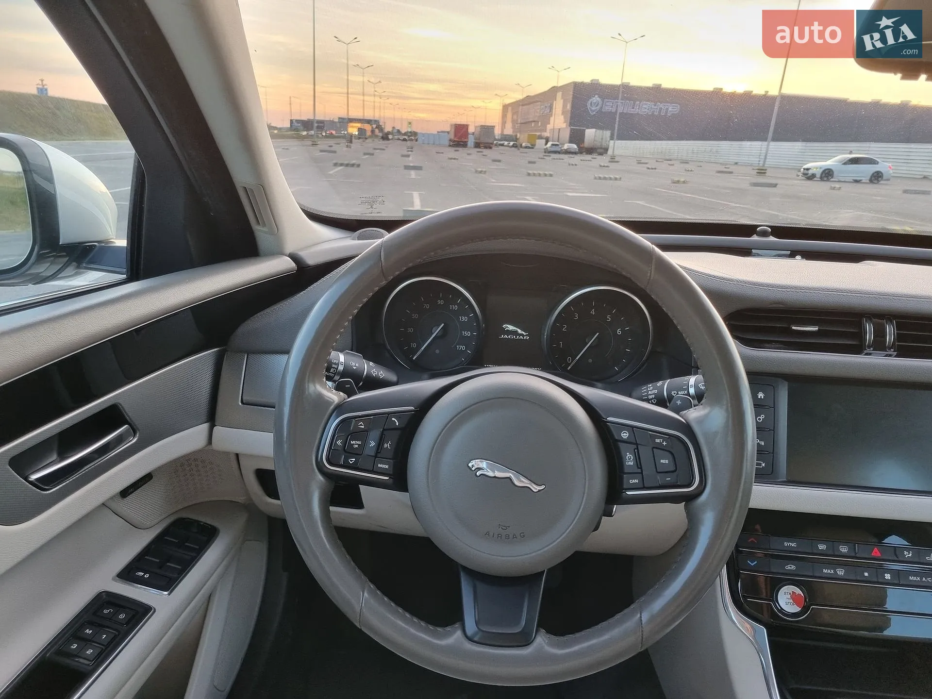 2016 Jaguar XF - мініатюра 11