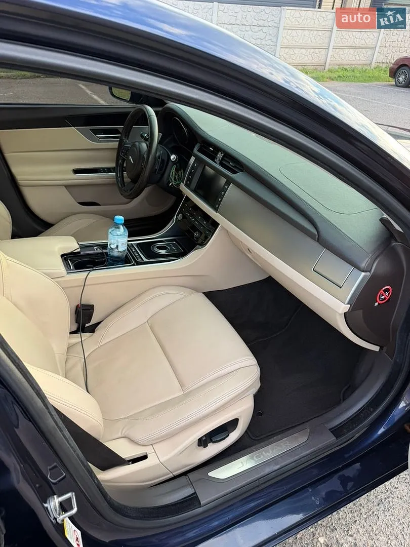 2016 Jaguar XF - мініатюра 10