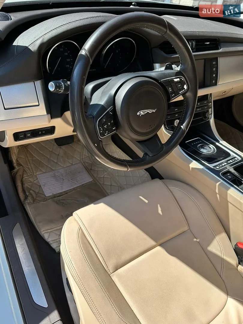 2017 Jaguar XF - мініатюра 12
