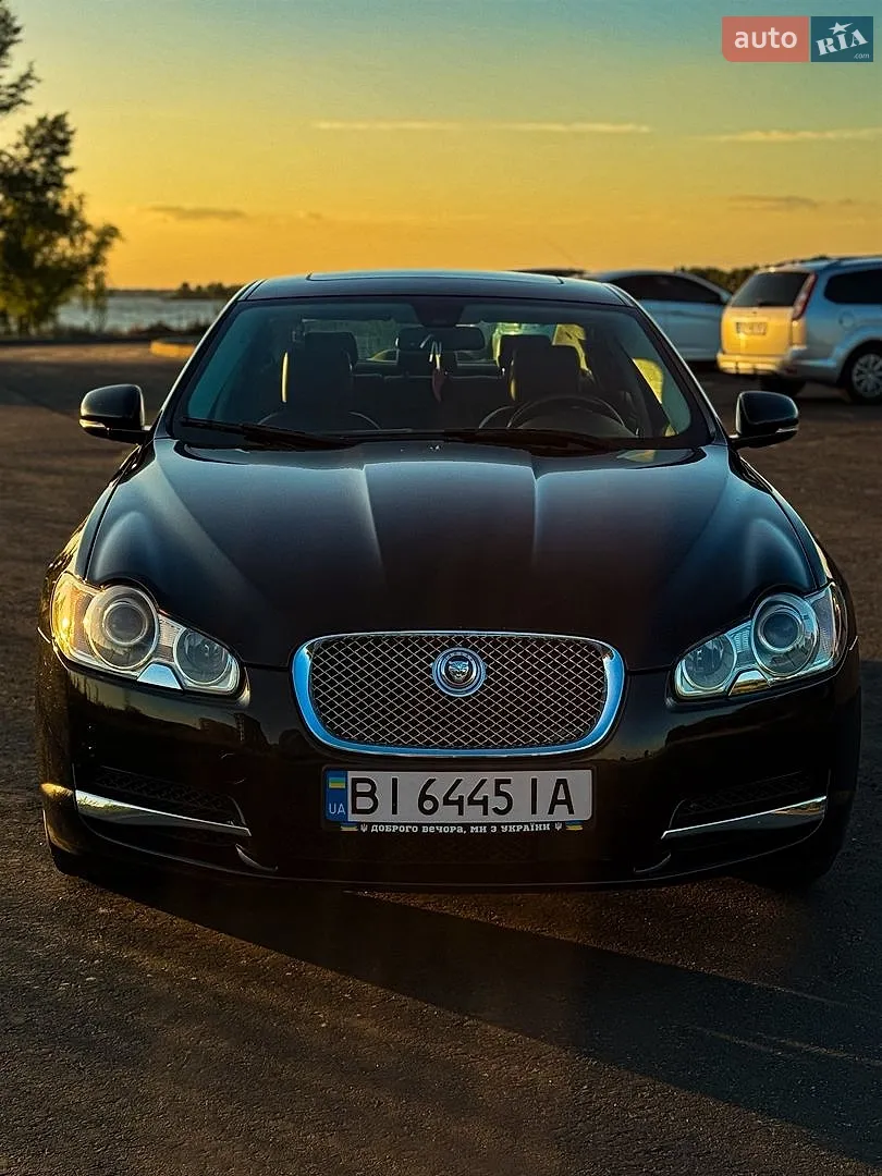 2010 Jaguar XF - мініатюра 2