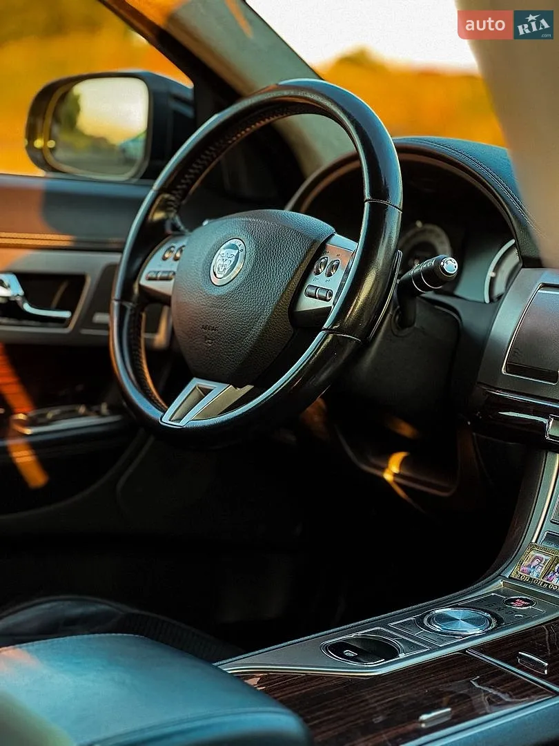 2010 Jaguar XF - мініатюра 14
