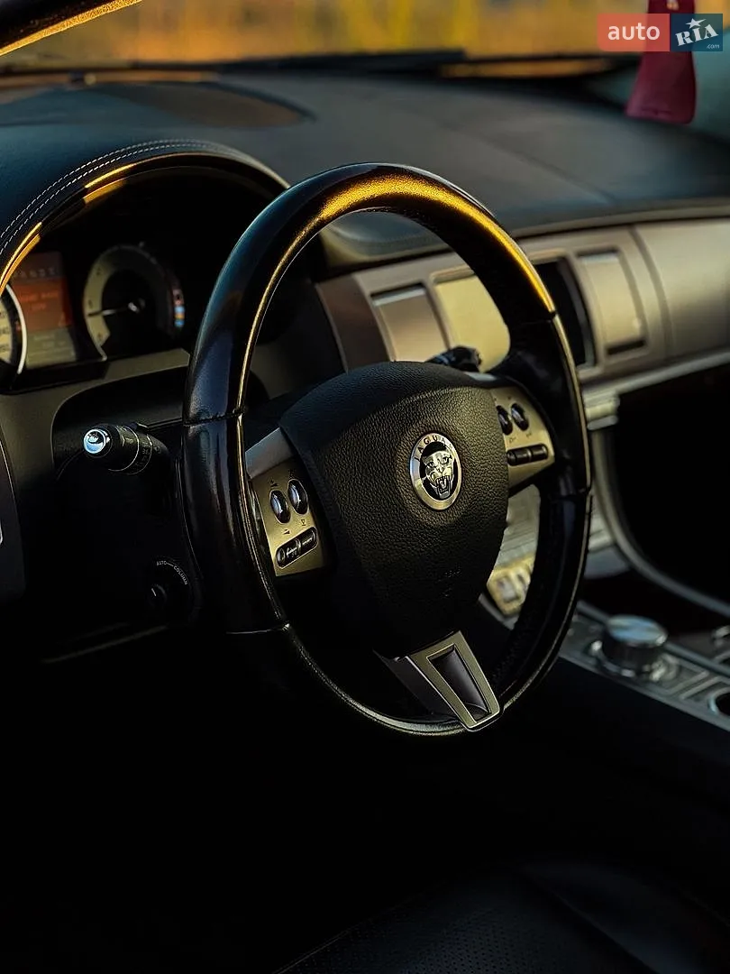 2010 Jaguar XF - мініатюра 15