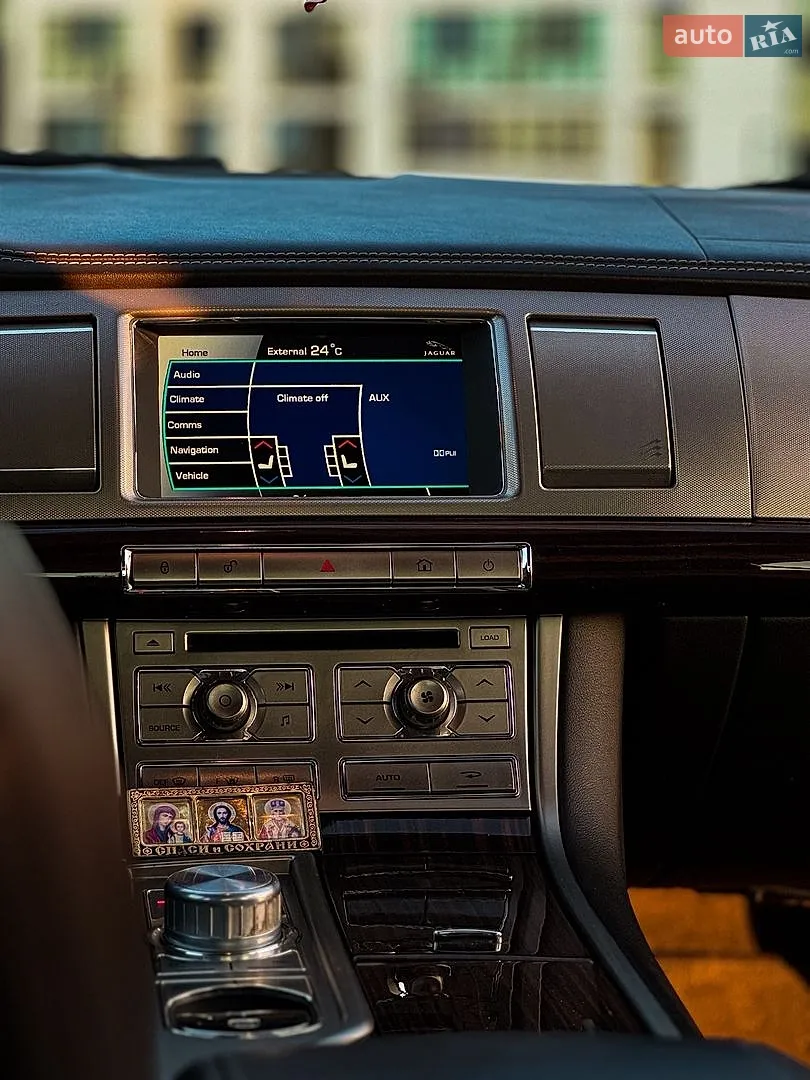 2010 Jaguar XF - мініатюра 20