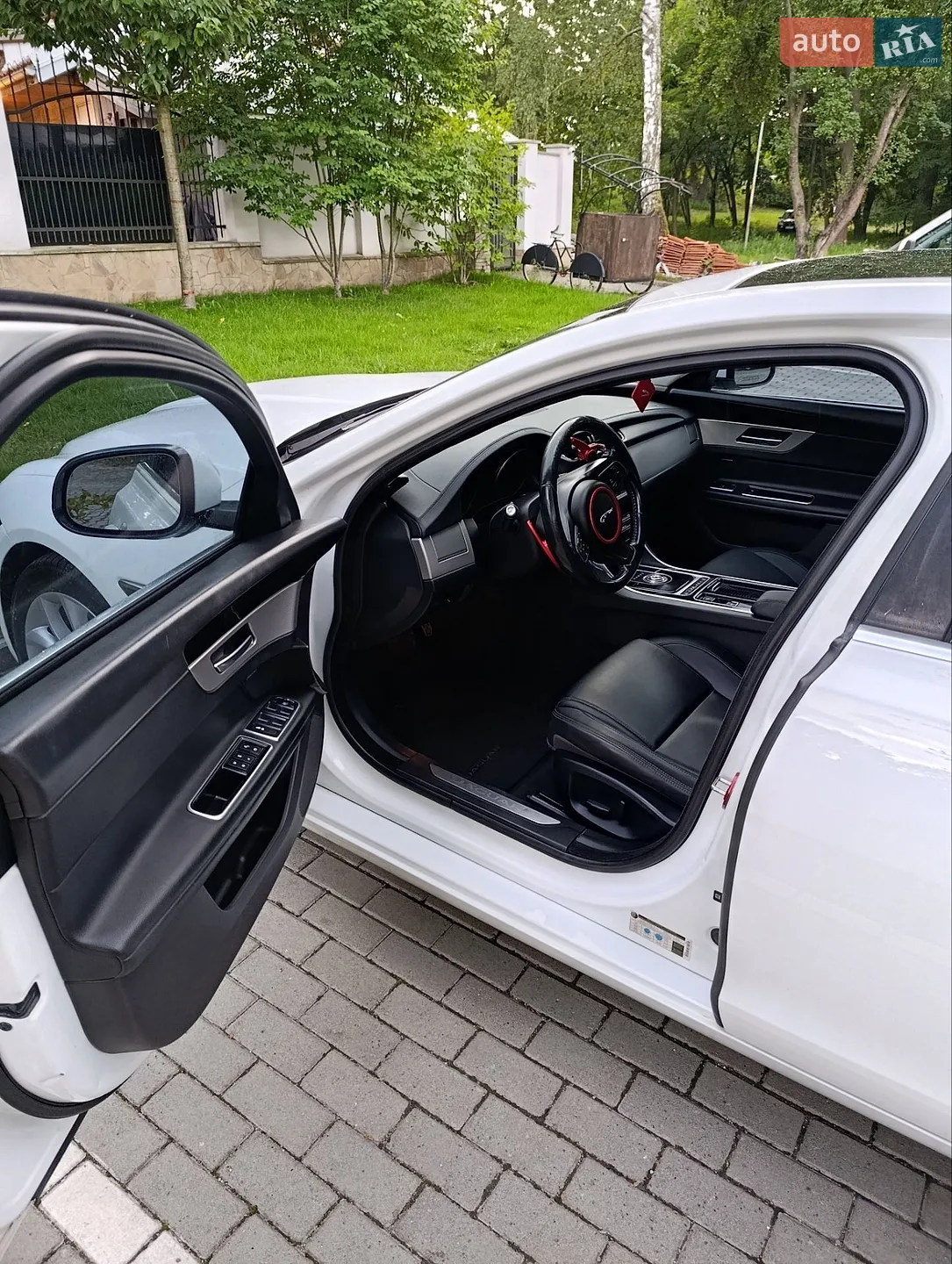 2017 Jaguar XF - мініатюра 13