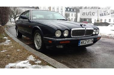 Седан Jaguar XJ 1995 в Львове