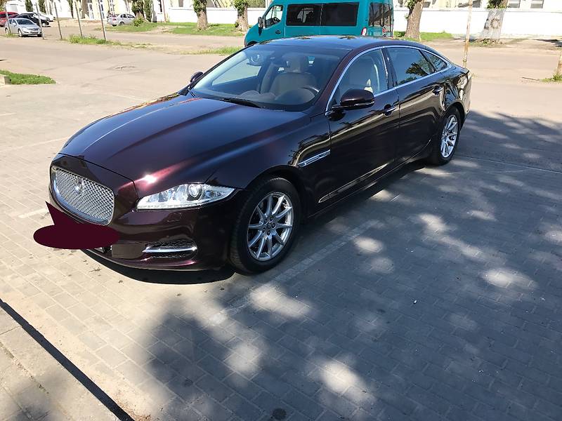 Седан Jaguar XJ 2012 в Львове