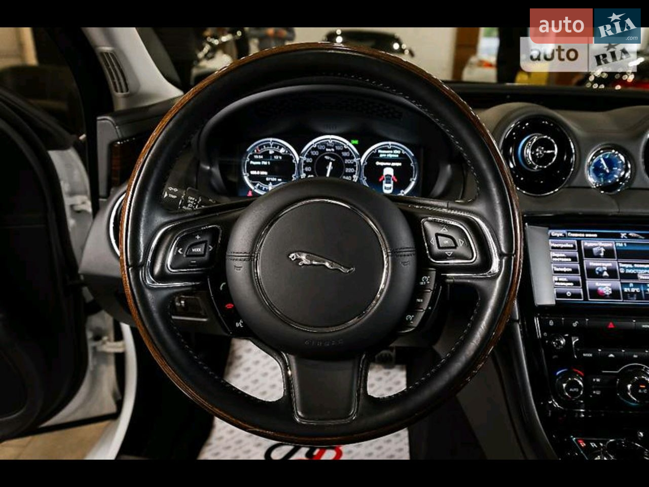 2013 Jaguar XJ - мініатюра 13