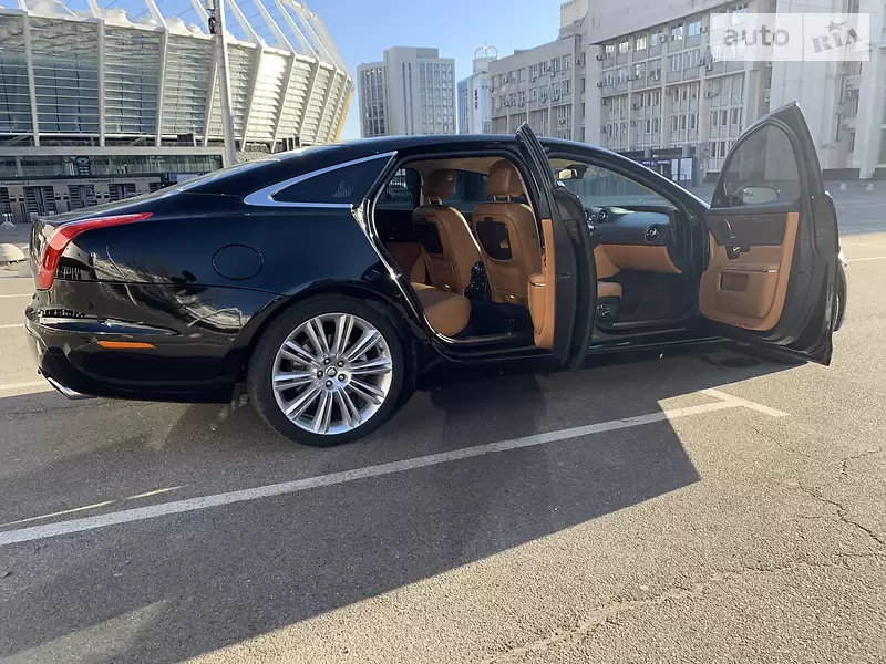 Jaguar XJ
