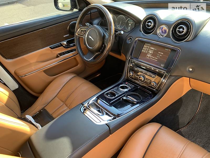 Седан Jaguar XJ 2010 в Києві