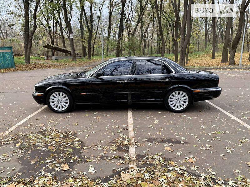 Седан Jaguar XJ 2003 в Києві