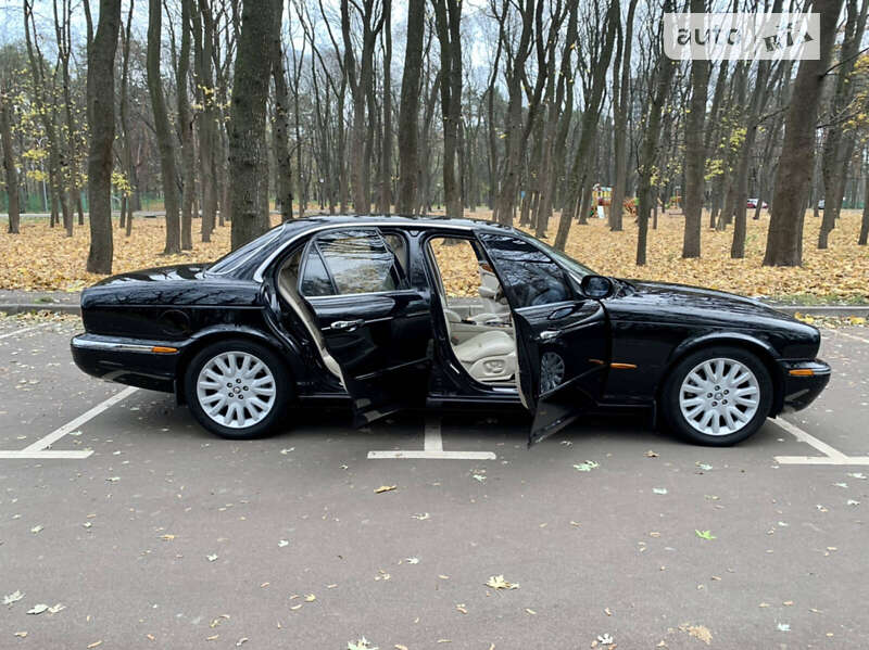 Седан Jaguar XJ 2003 в Києві