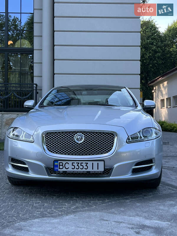 Седан Jaguar XJ 2013 в Львове