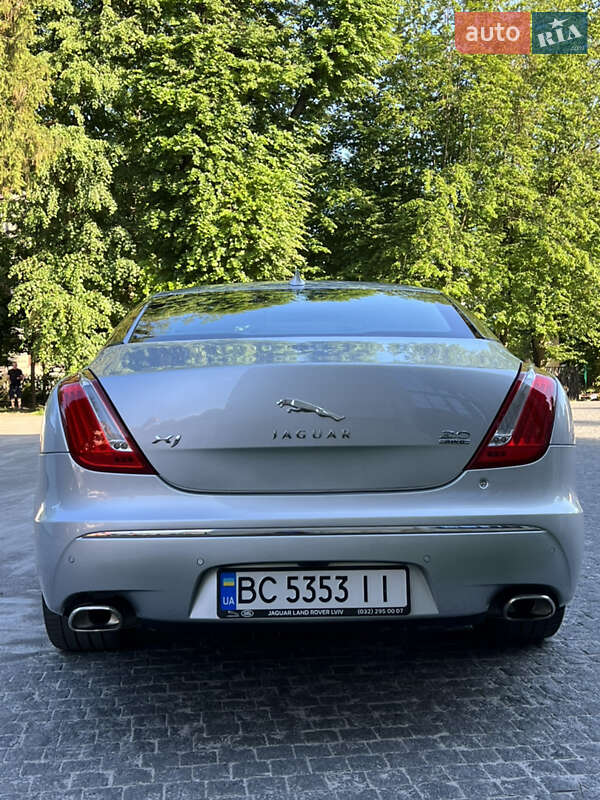 Седан Jaguar XJ 2013 в Львове