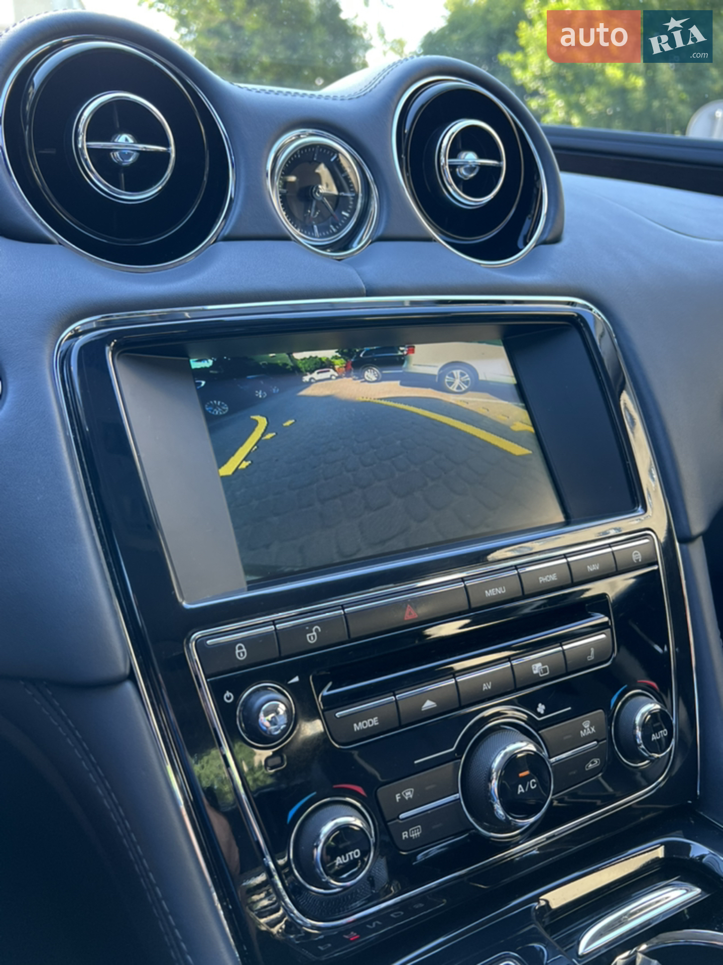 2013 Jaguar XJ - мініатюра 21