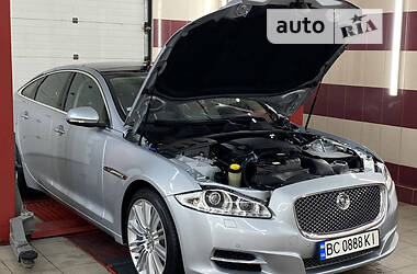 Седан Jaguar XJ 2009 в Львове