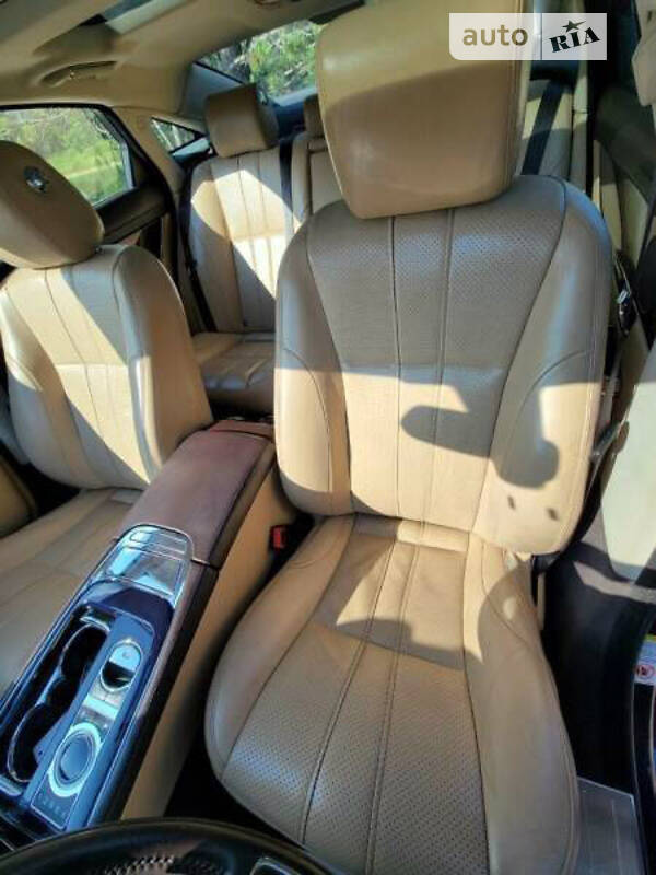 Седан Jaguar XJ 2010 в Львові