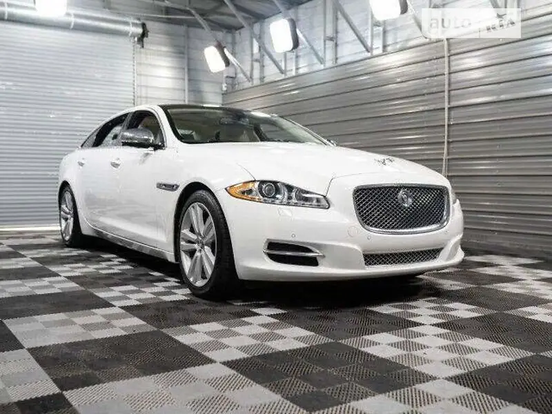 Jaguar XJ 2011