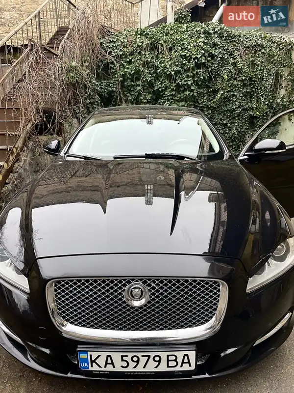 Jaguar XJ