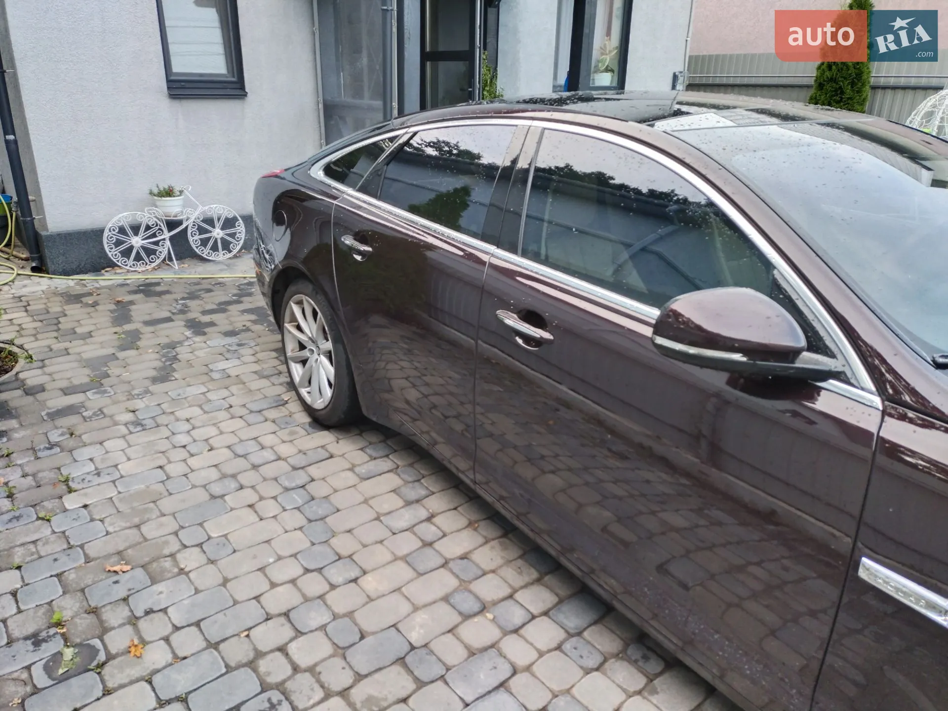 2011 Jaguar XJ - мініатюра 3