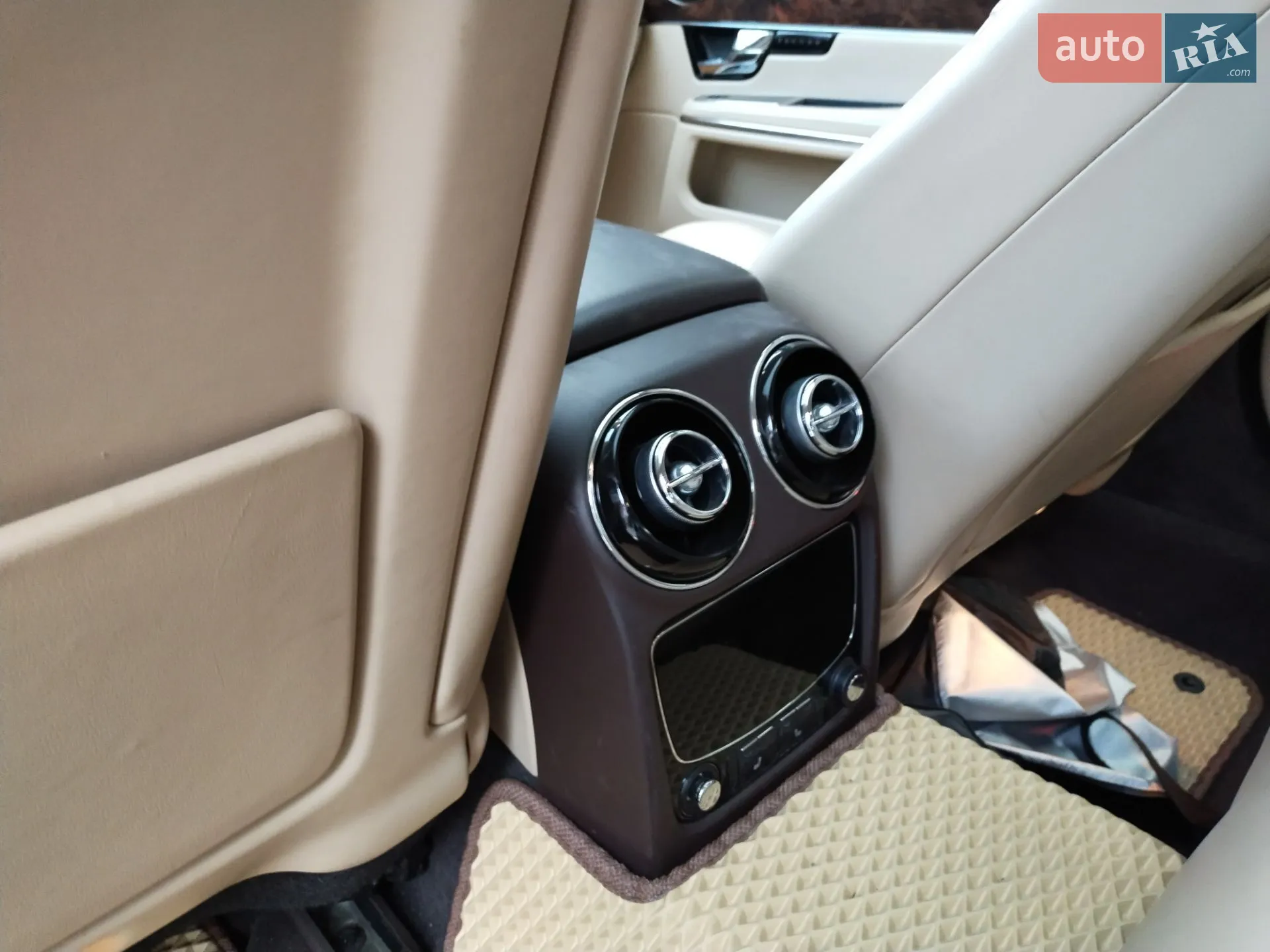 2011 Jaguar XJ - мініатюра 22
