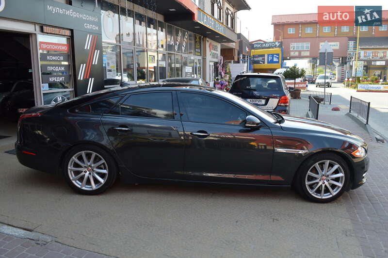 Седан Jaguar XJ 2014 в Львове