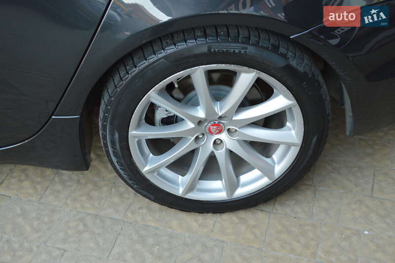 Седан Jaguar XJ 2014 в Львове