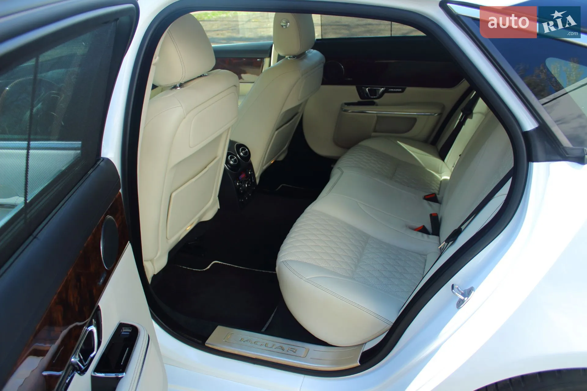 2017 Jaguar XJ - мініатюра 13