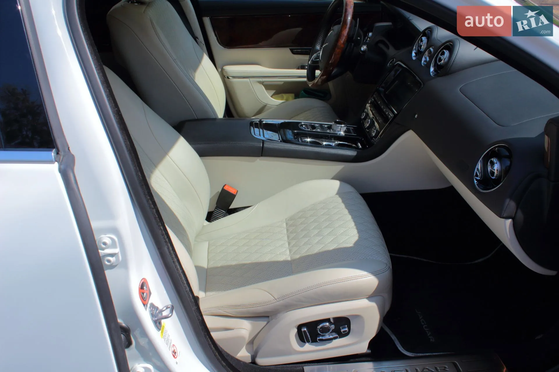 2017 Jaguar XJ - мініатюра 18