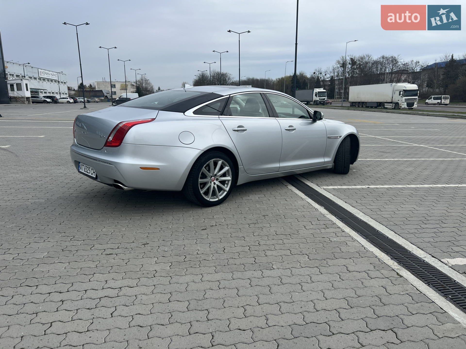 2015 Jaguar XJ - мініатюра 2