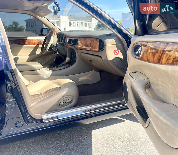 Седан Jaguar XJ 1999 в Кам'янському