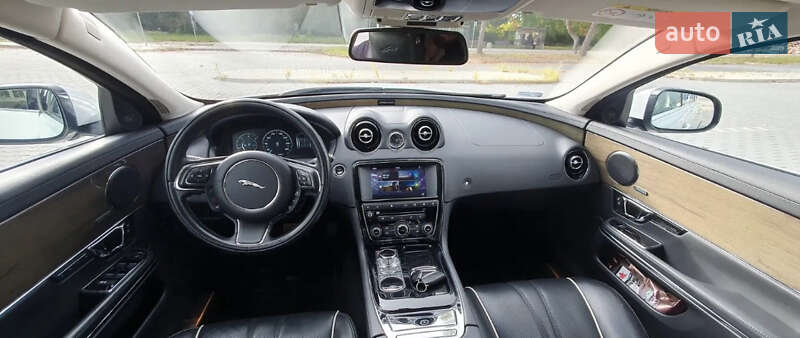 Седан Jaguar XJ 2015 в Рівному