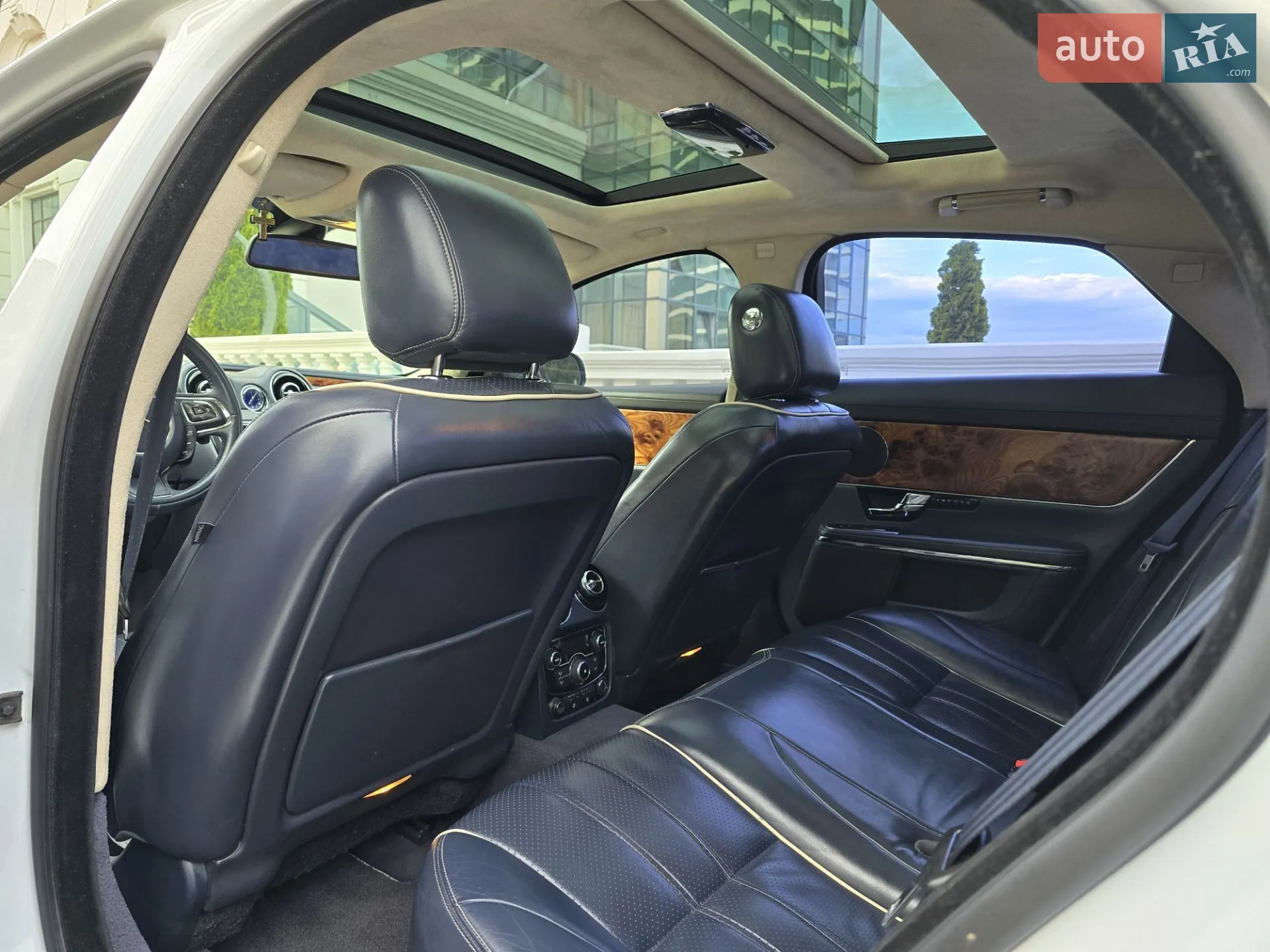 2011 Jaguar XJ - мініатюра 22