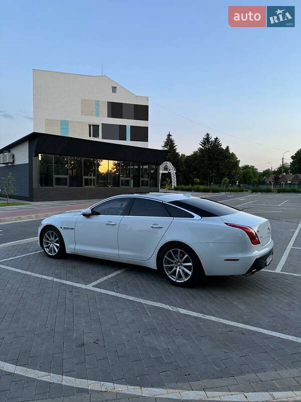 Седан Jaguar XJ 2013 в Луцьку
