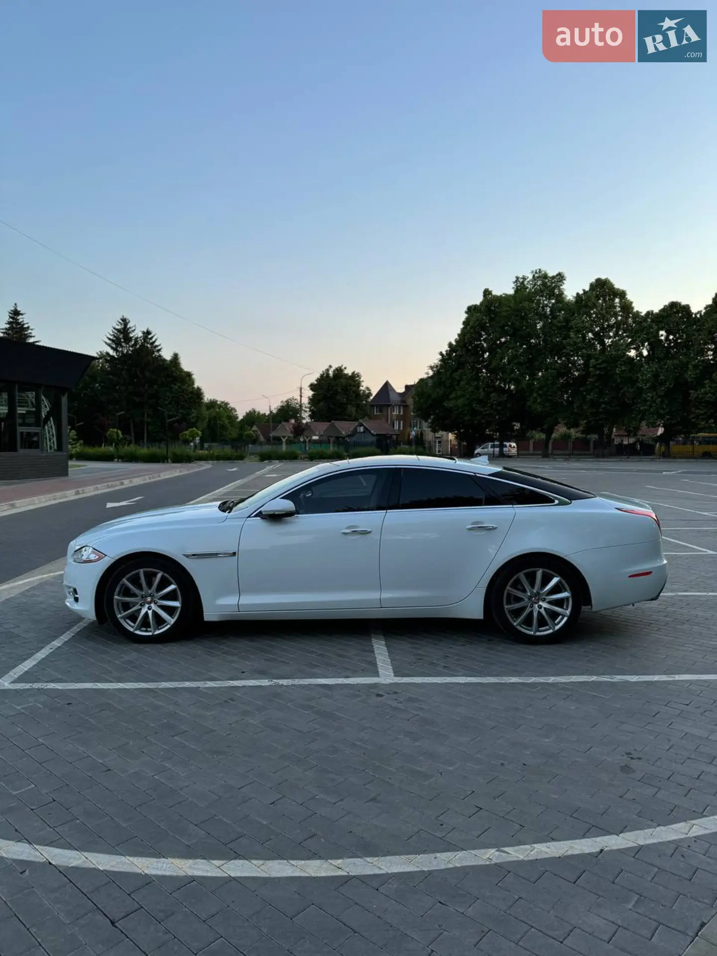 2013 Jaguar XJ - мініатюра 17