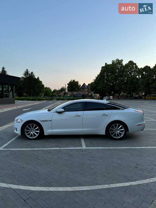 Седан Jaguar XJ 2013 в Луцьку