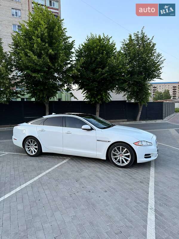 Седан Jaguar XJ 2013 в Луцьку