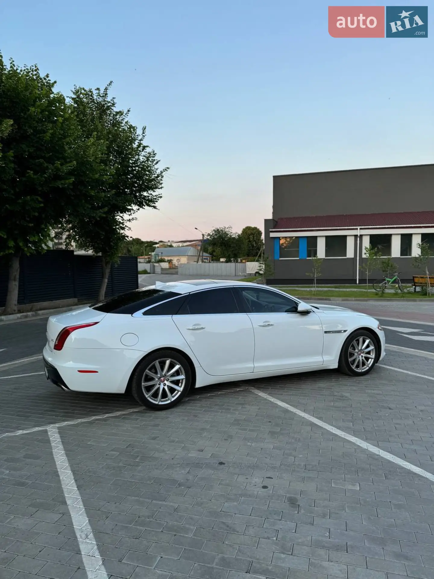 2013 Jaguar XJ - мініатюра 19