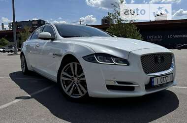 Седан Jaguar XJ 2016 в Киеве