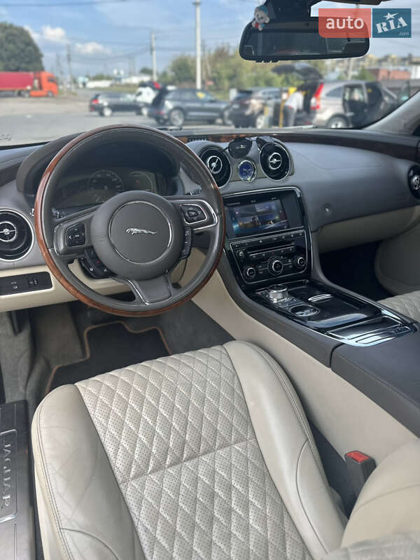 Седан Jaguar XJ 2014 в Ивано-Франковске
