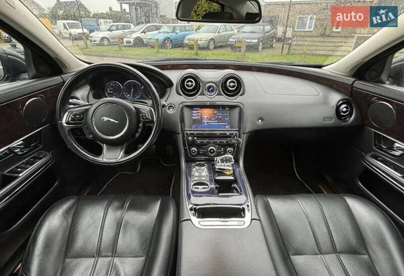 Седан Jaguar XJ 2011 в Луцке