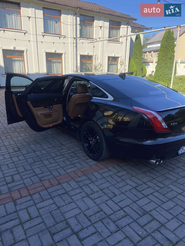 Седан Jaguar XJ 2016 в Львові