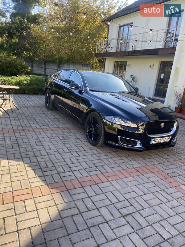 Седан Jaguar XJ 2016 в Львові