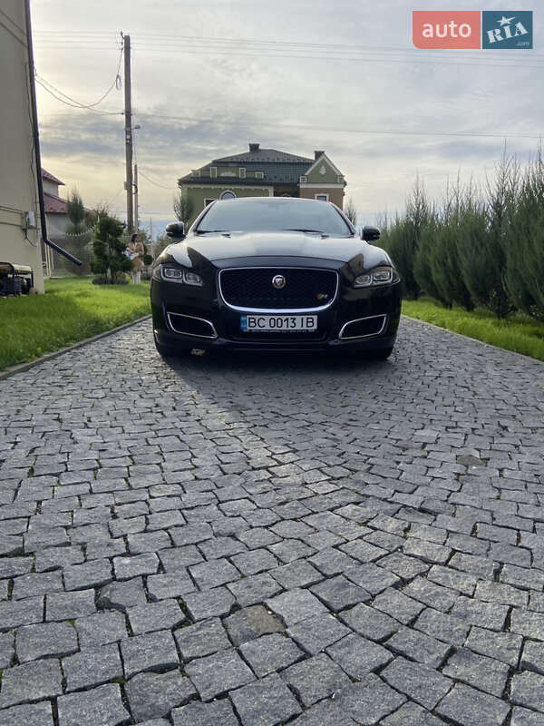 Седан Jaguar XJ 2016 в Львові